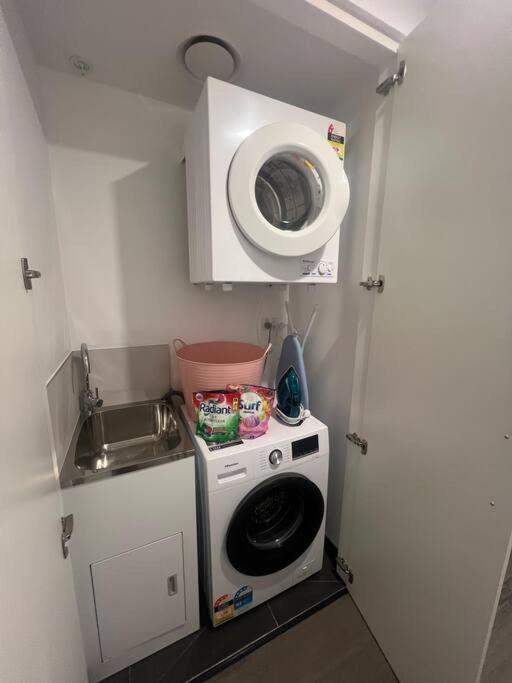 Cbd - Pool - Sleeps 4 - Parking * Canberra
