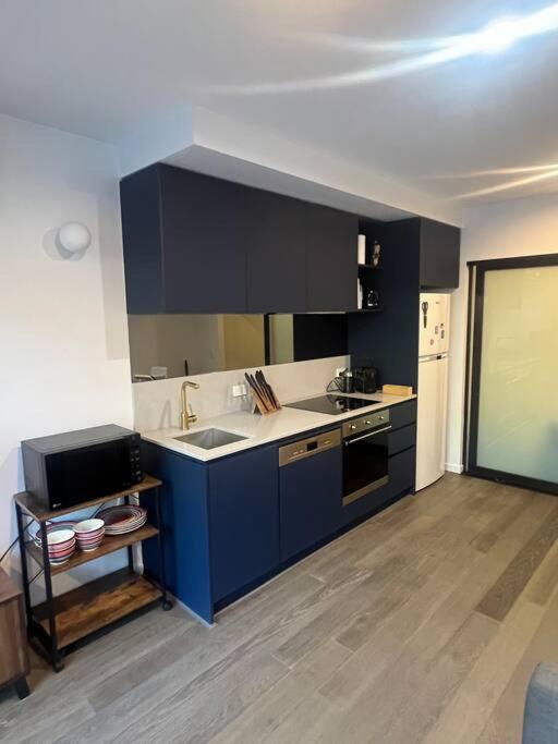 Apartment Cbd - Pool - Sleeps 4 - Parking Canberra